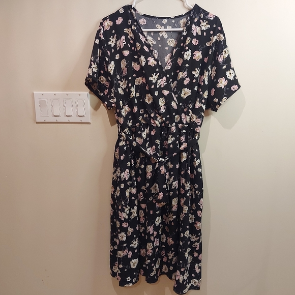 Dresses & Skirts - (#685)❣️Ladies short sleeve dress size XL